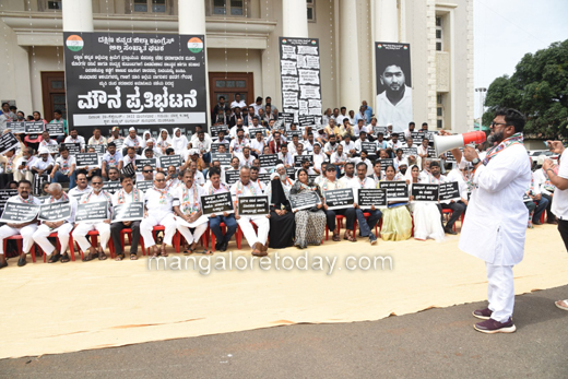 Congress silent protest